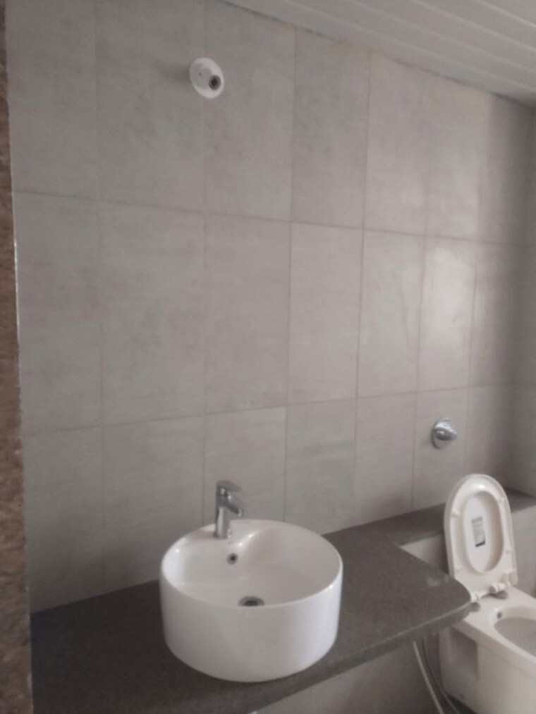 Bathroom, skyi-songbirds 3 Bedroom 1500 Sq.Ft. Apartment In Bavdhan Pune 9792137