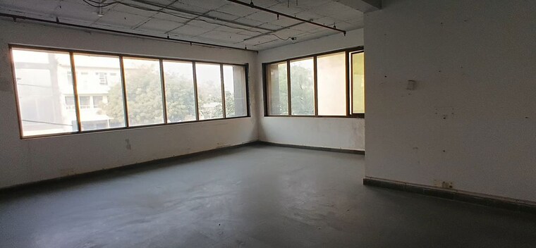 Room, okhla industrial estate phase 1 Commercial Office Space 3000 Sq.Ft. In Okhla Industrial Estate Phase 1 Delhi 9792148