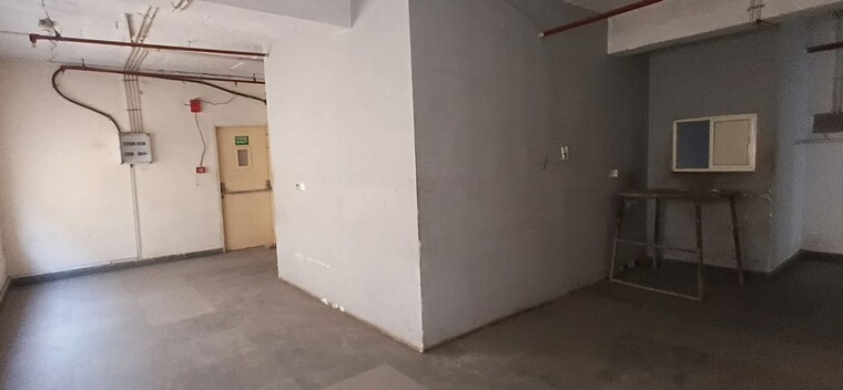 Room, okhla industrial estate phase 1 Commercial Office Space 3000 Sq.Ft. In Okhla Industrial Estate Phase 1 Delhi 9792148