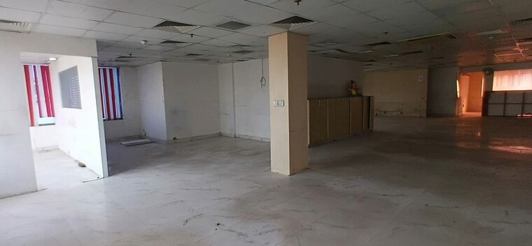 Room, okhla industrial estate phase 1 Commercial Office Space 3000 Sq.Ft. In Okhla Industrial Estate Phase 1 Delhi 9792148