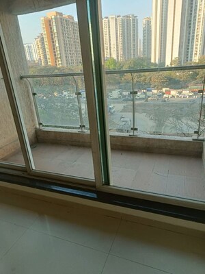 2 BHK Apartment For Rent in Rustomjee Urbania Azziano, Thane West
