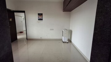 Room in 4 BHK Apartment at Senapati Bapat Road – for Sale