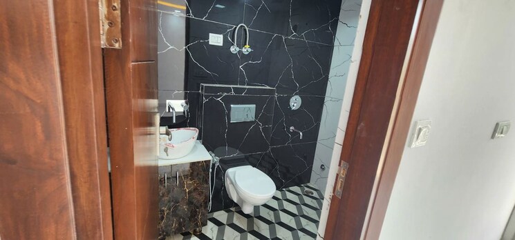 Bathroom, sector 12 dwarka 4 Bedroom 2000 Sq.Ft. Apartment In Sector 12 Dwarka Delhi 9792265