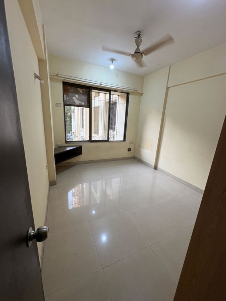 Bedroom, lake-home 2 Bedroom 1000 Sq.Ft. Apartment In Powai Mumbai 9792393