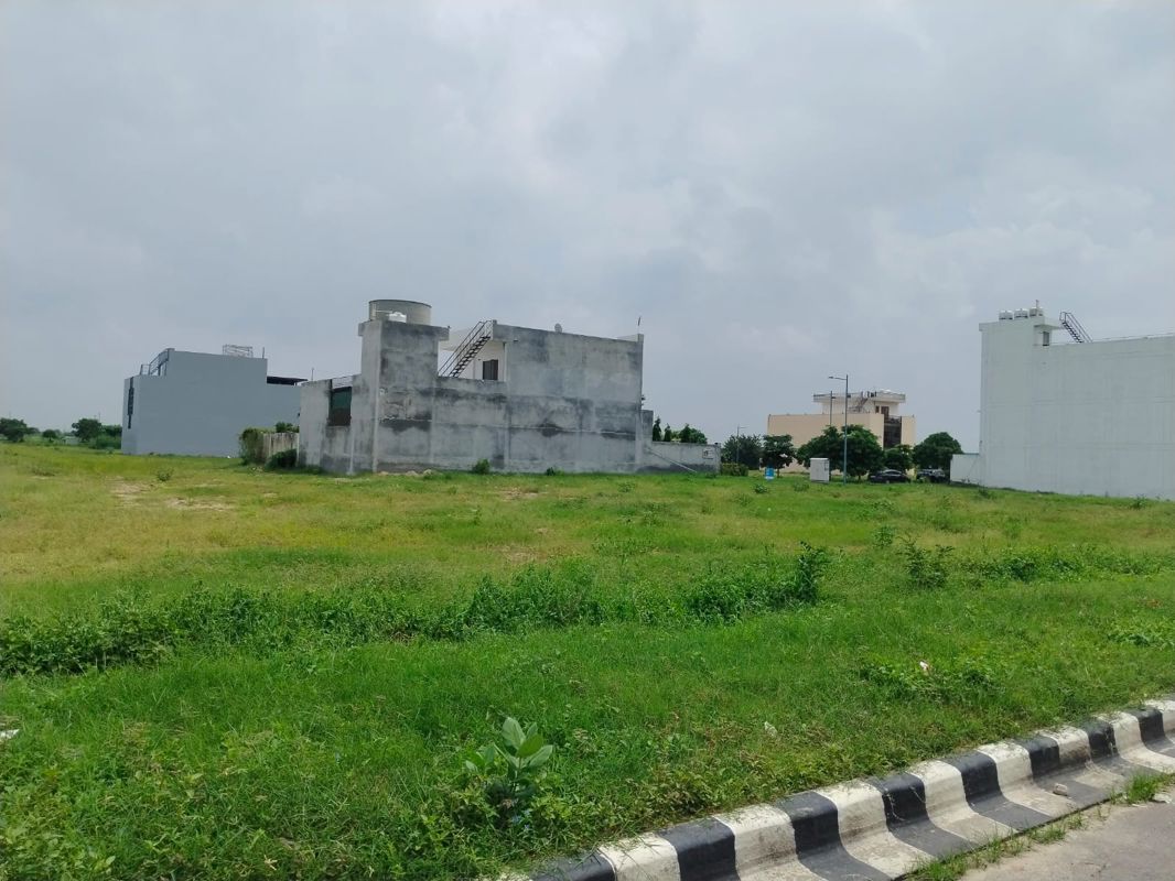 Plot For Sale in Sector 1 Wave City