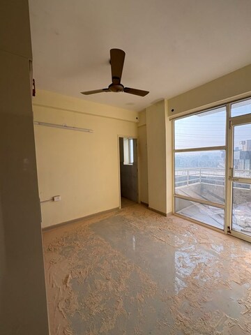 Room in 3 BHK Apartment at Pyramid Altia, Sector 70a – for Rent