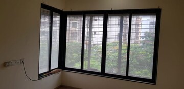 Room in 4 BHK Apartment at Vini Towers, Malad West – for Sale