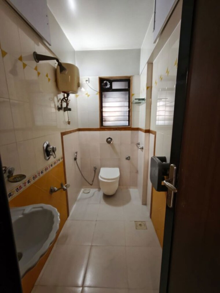 Bathroom, sabari-shikhar 3 Bedroom 1430 Sq.Ft. Apartment In Chembur Mumbai 9792436