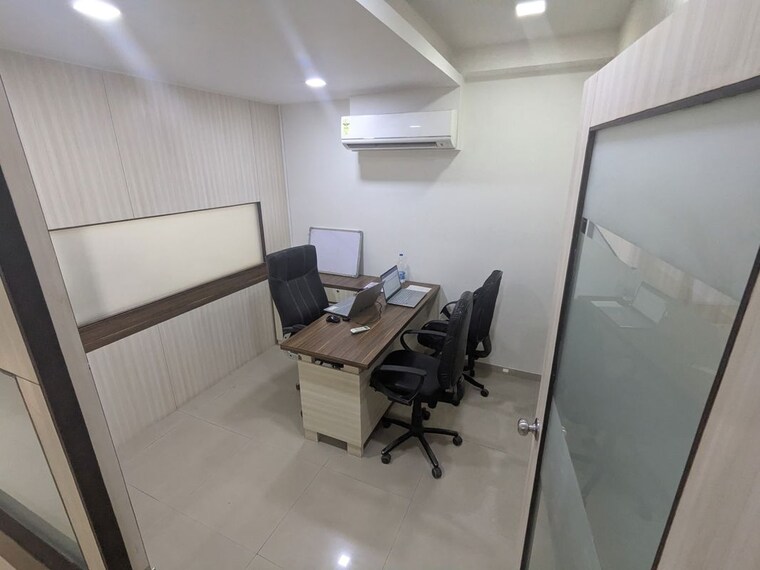 Team Area, alkapuri Commercial Office Space 750 Sq.Ft. In Alkapuri Vadodara 9792547