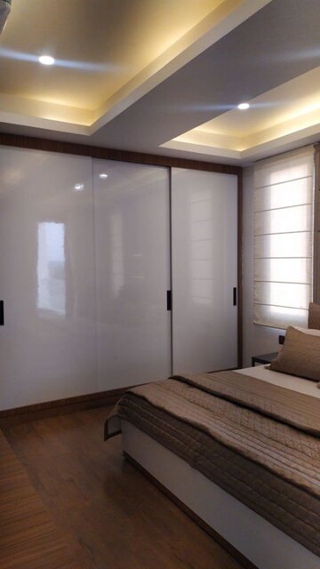 Room in 4 BHK Builder Floor at DLF Atria, Dlf Phase ii – for Sale