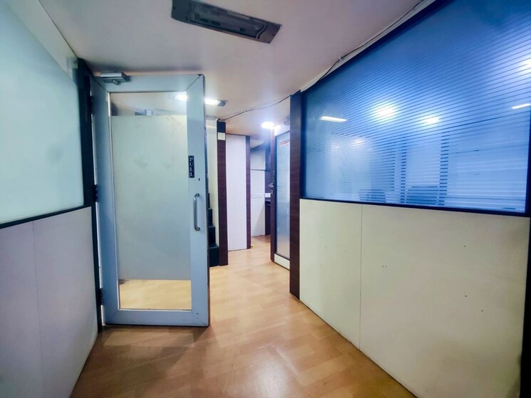 Room, bhoomi-9-business-bay Commercial Office Space 470 Sq.Ft. In Malad West Mumbai 9792601