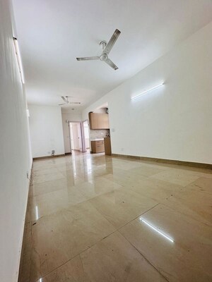 Room in 2 BHK Apartment at Suncity Avenue 76, Sector 76 – for Sale