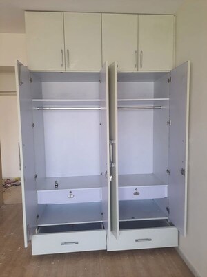 Furnished Amenities in 3 BHK Apartment at DLF The Skycourt, Sector 86 – for Sale