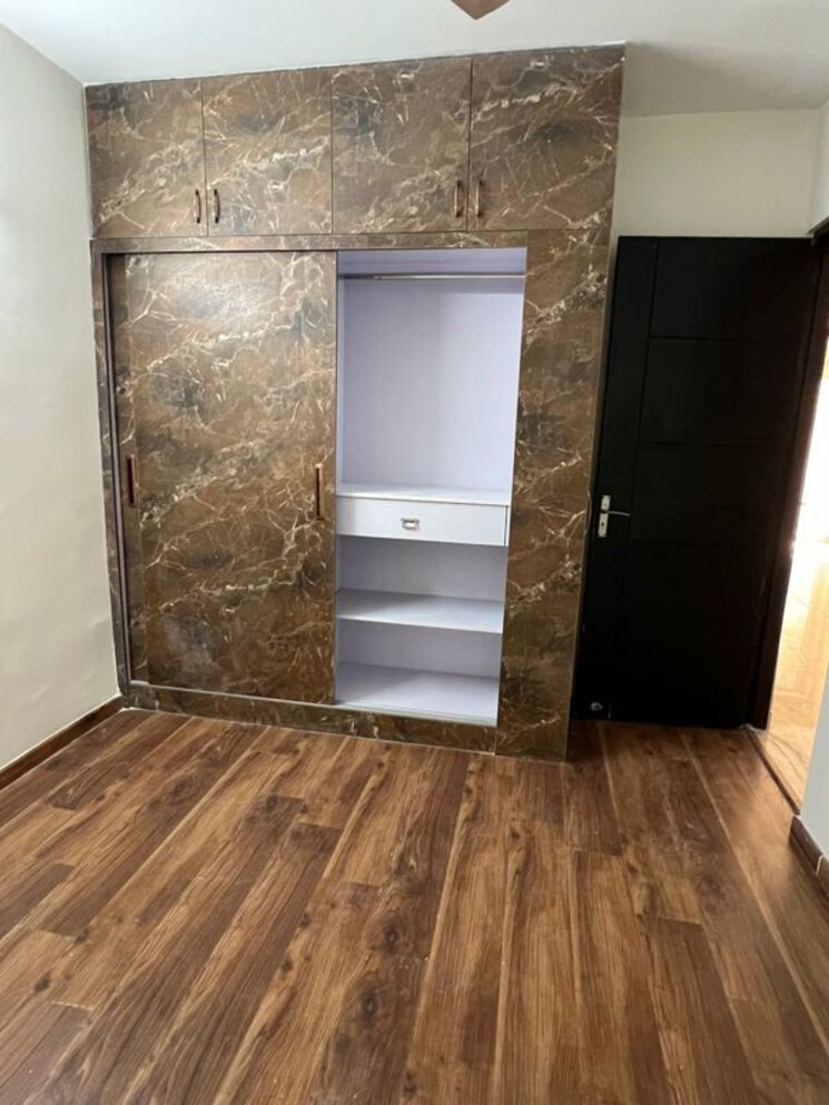 Room, signature-global-park-4-and-5 3 Bedroom 1120 Sq.Ft. Apartment In Sohna Sector 36 Gurgaon 9792654