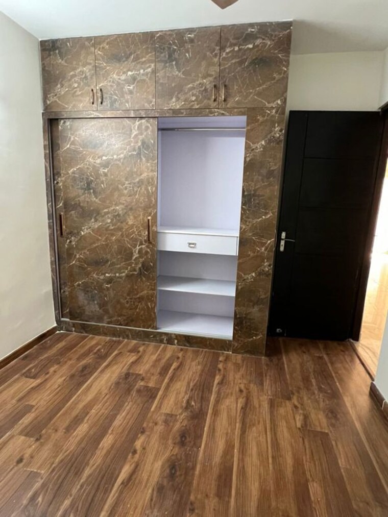 Room, signature-global-park-4-and-5 3 Bedroom 1120 Sq.Ft. Apartment In Sohna Sector 36 Gurgaon 9792654