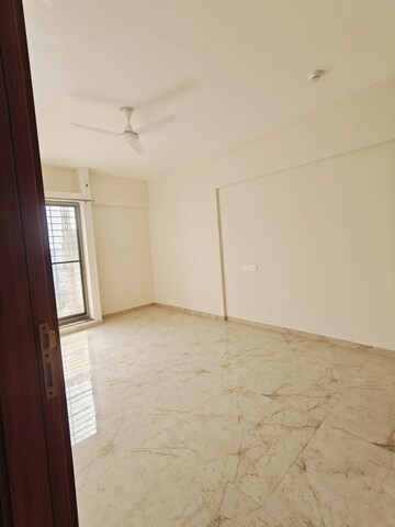 Room in 2 BHK Apartment at Majestique Towers, Kharadi – for Rent