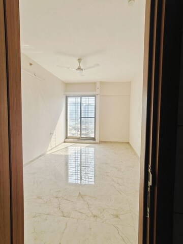 Room in 2 BHK Apartment at Majestique Towers, Kharadi – for Rent
