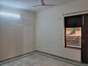 Room in 3 BHK Builder Floor at Vipul World Floors, Sector 48 – for Rent
