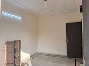 Room in 3 BHK Builder Floor at Vipul World Floors, Sector 48 – for Rent