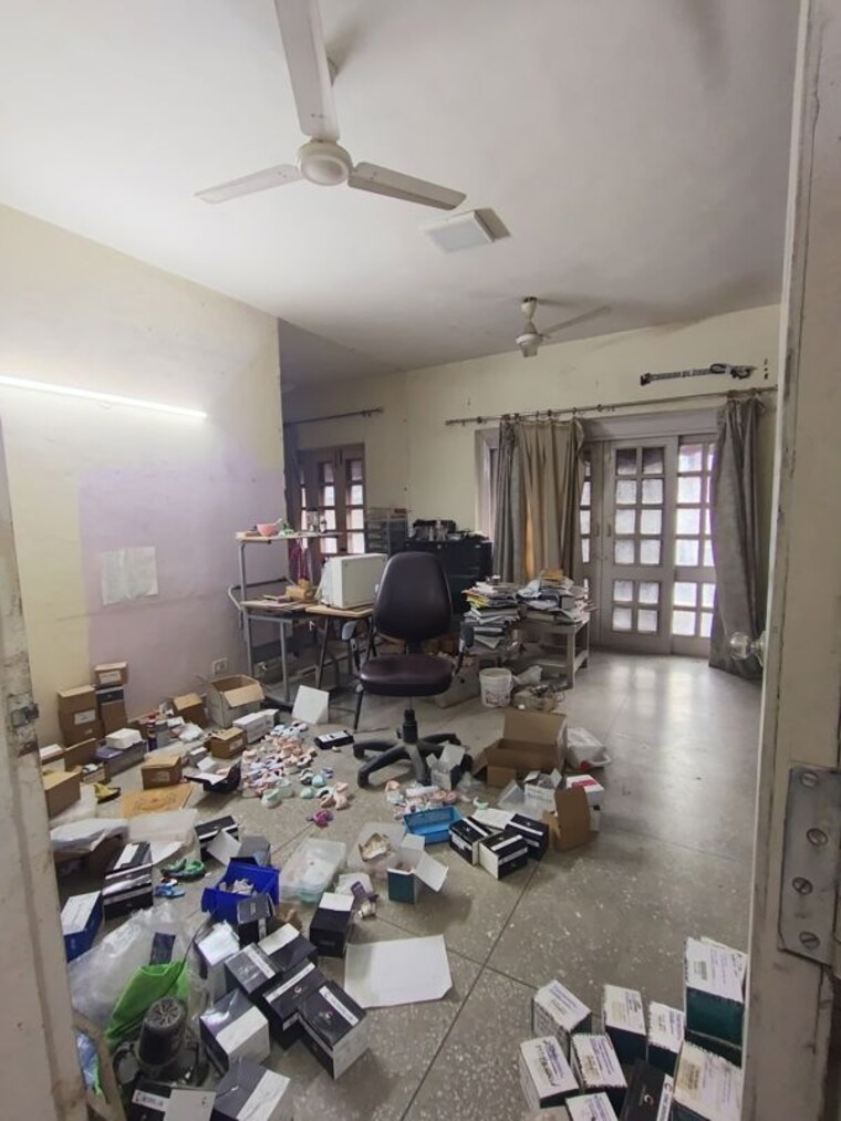 Living Room, kailash colony 3 Bedroom 2700 Sq.Ft. Builder Floor In Kailash Colony Delhi 9792762