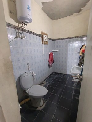 Master Bedroom in 3 BHK Builder Floor at Kailash Colony – for Rent