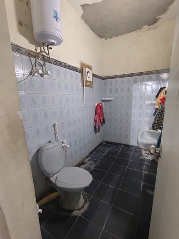 Master Bedroom in 3 BHK Builder Floor at Kailash Colony – for Rent