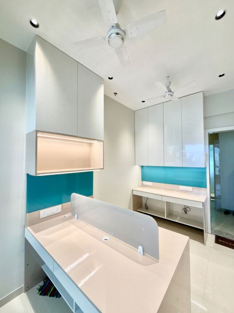 Team Area, malad west Commercial Office Space 250 Sq.Ft. In Malad West Mumbai 9792753