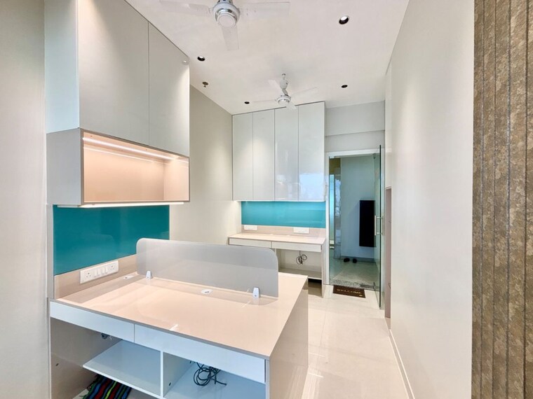 Team Area, malad west Commercial Office Space 250 Sq.Ft. In Malad West Mumbai 9792753