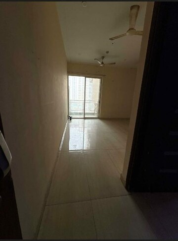 Room in 3 BHK Apartment at Gaur Saundaryam, Tech Zone 4 Greater Noida – for Rent