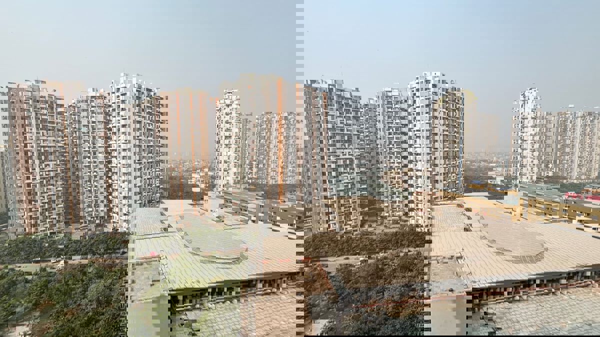 4 BHK + Study Room Apartment For Rent in Amrapali Crystal Homes