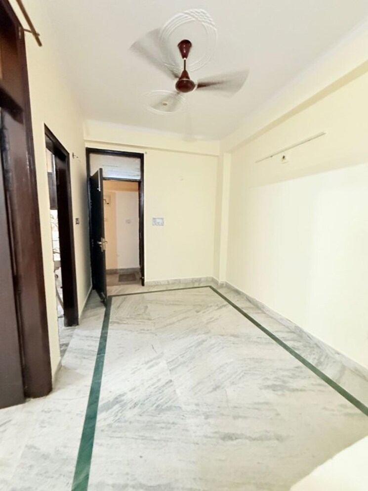 Room, govindpuri 2 Bedroom 85 Sq.Yd. Builder Floor In Govindpuri Delhi 9792942