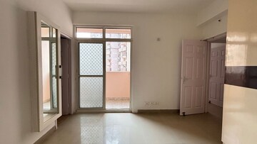 Room in 3 BHK Apartment at Amrapali Crystal Homes, Sector 76 – for Rent