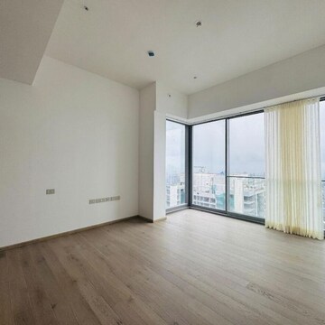 Room in 4 BHK Apartment at Rustomjee Crown, Gokhale Road – for Rent