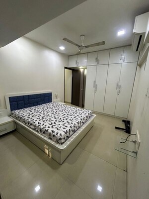 2 BHK Apartment For Rent in Juhu Natraj CHS, Vile Parle West