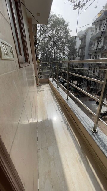 Balcony in 1 RK Builder Floor at Sector 44 – for Rent