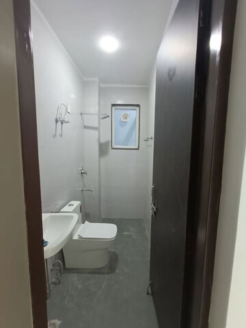 Bathroom in 3 BHK Apartment at Sector 47 – for Rent