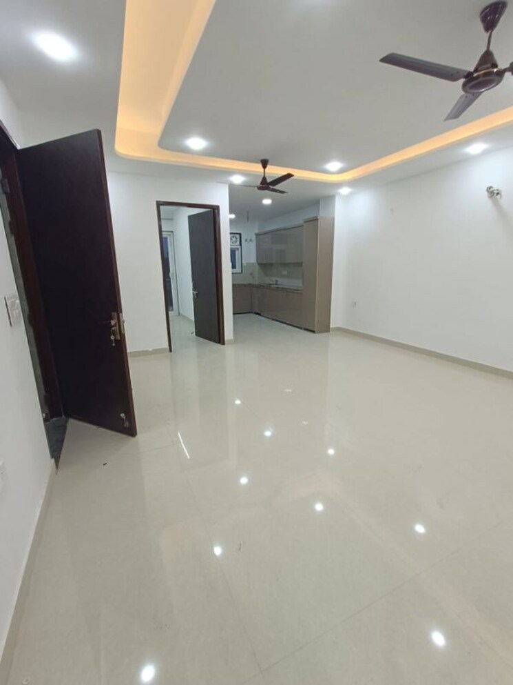 Room, sector 47 3 Bedroom 1800 Sq.Ft. Apartment In Sector 47 Gurgaon 9793104