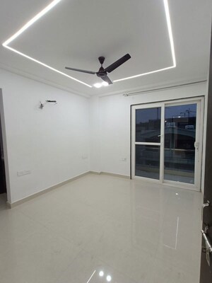 Furnished Amenities in 3 BHK Apartment at Sector 47 – for Rent