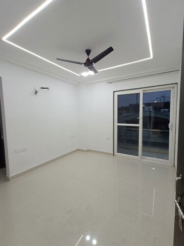 Furnished Amenities in 3 BHK Apartment at Sector 47 – for Rent