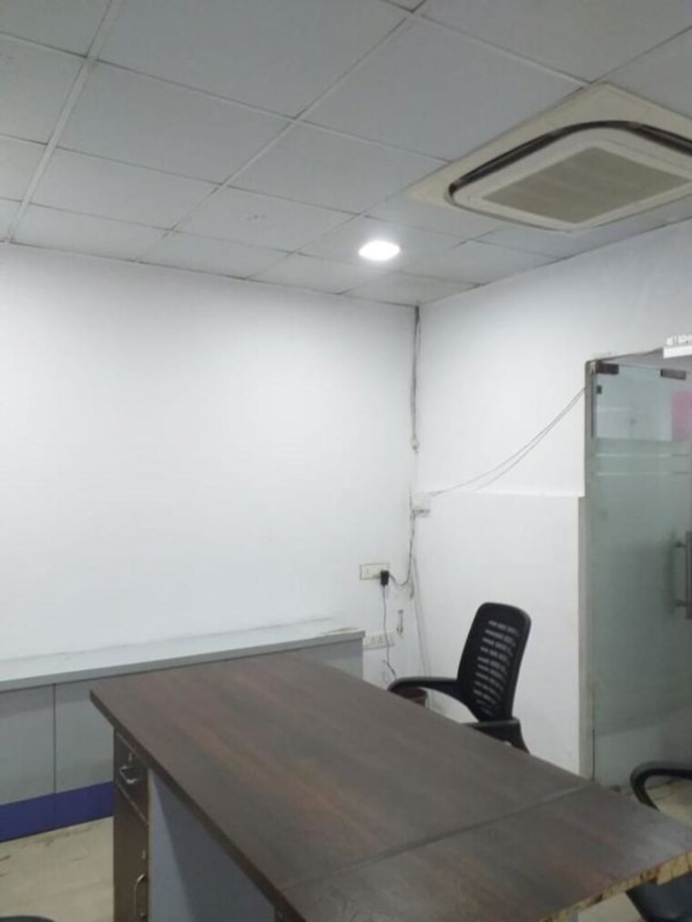 Bathroom, levana-cyber-heights Commercial Office Space in IT/SEZ 1000 Sq.Ft. In Vibhuti Khand Lucknow 9793114