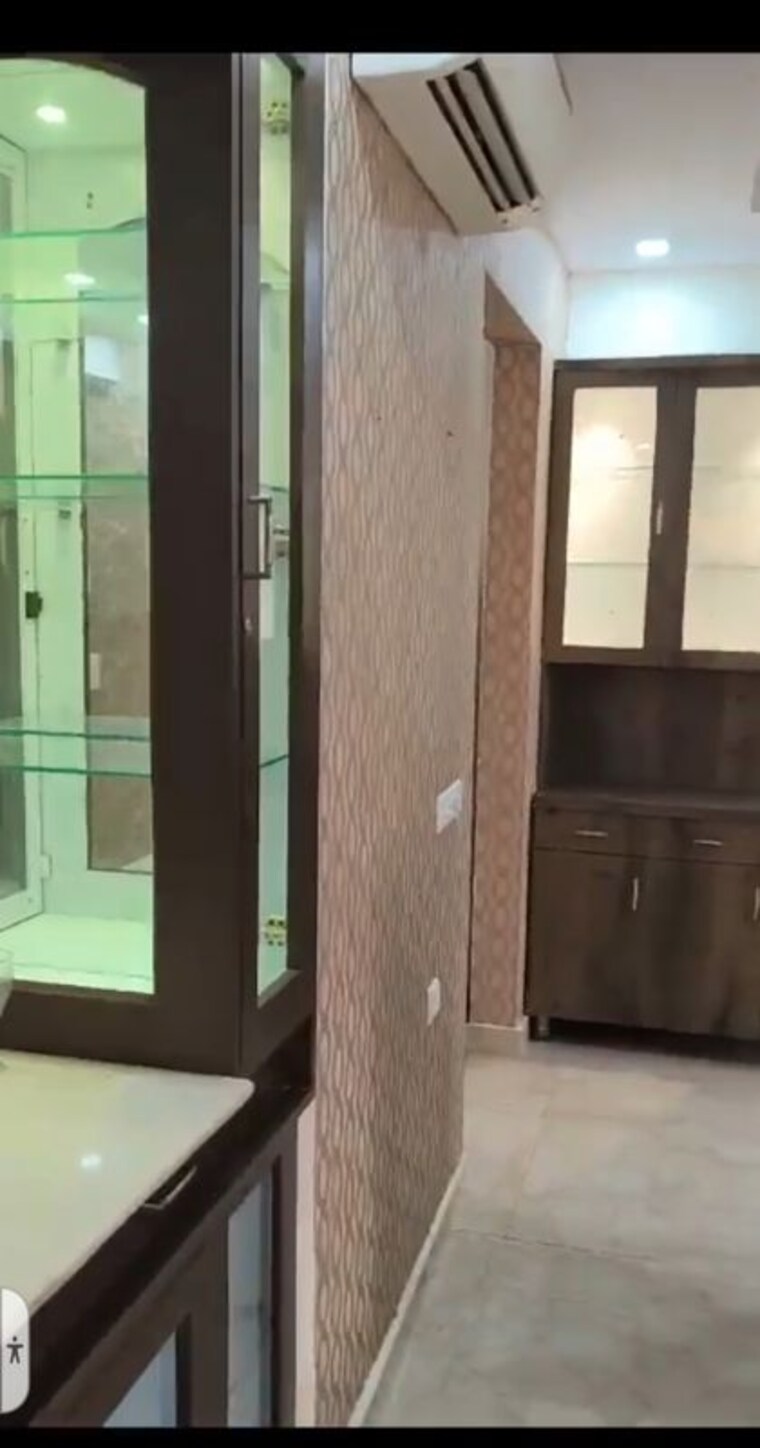 Bathroom, mi-rustle-court 3 Bedroom 1900 Sq.Ft. Apartment In Gomti Nagar Lucknow 9793144