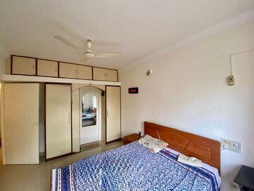 Bedroom in 2.5 BHK Apartment at Anand Apartment Bhusari Colony, Kothrud – for Rent