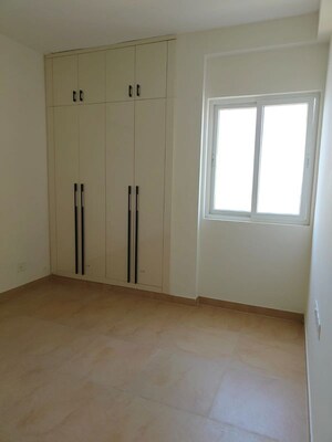 Room in 3 BHK Apartment at Varun Enclave, Sector 28 – for Sale