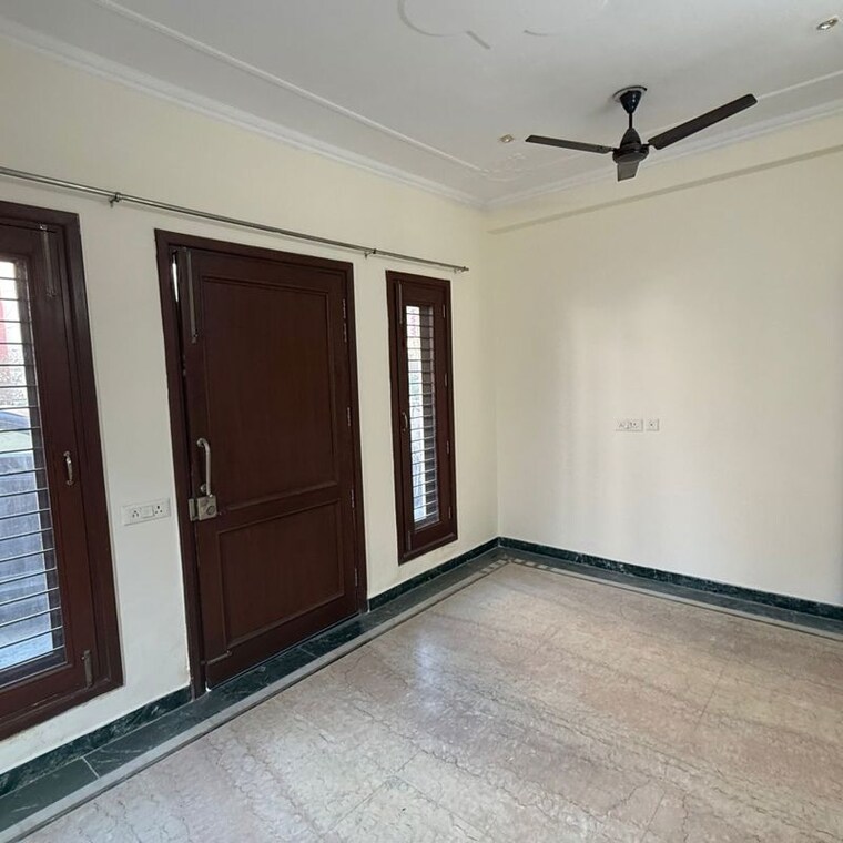 Room, sector 31 3 Bedroom 262 Sq.Yd. Builder Floor In Sector 31 Gurgaon 9793168