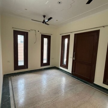 Room in 3 BHK Builder Floor at Sector 31 – for Rent
