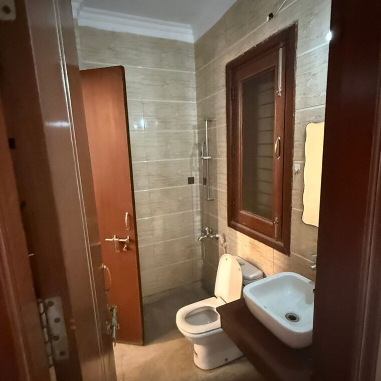 Bathroom, sector 31 3 Bedroom 262 Sq.Yd. Builder Floor In Sector 31 Gurgaon 9793168