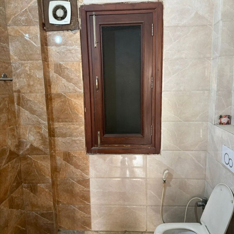 Bathroom, sector 31 3 Bedroom 262 Sq.Yd. Builder Floor In Sector 31 Gurgaon 9793168
