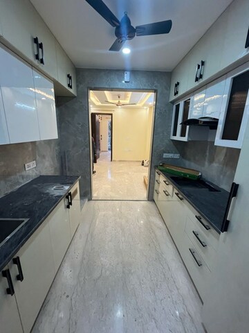 Kitchen in 2 BHK Builder Floor at Dlf Phase I – for Rent