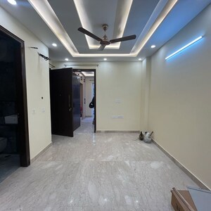 Room in 2 BHK Builder Floor at Dlf Phase I – for Rent