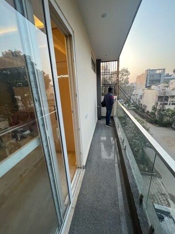 Balcony in 2 BHK Builder Floor at Dlf Phase I – for Rent